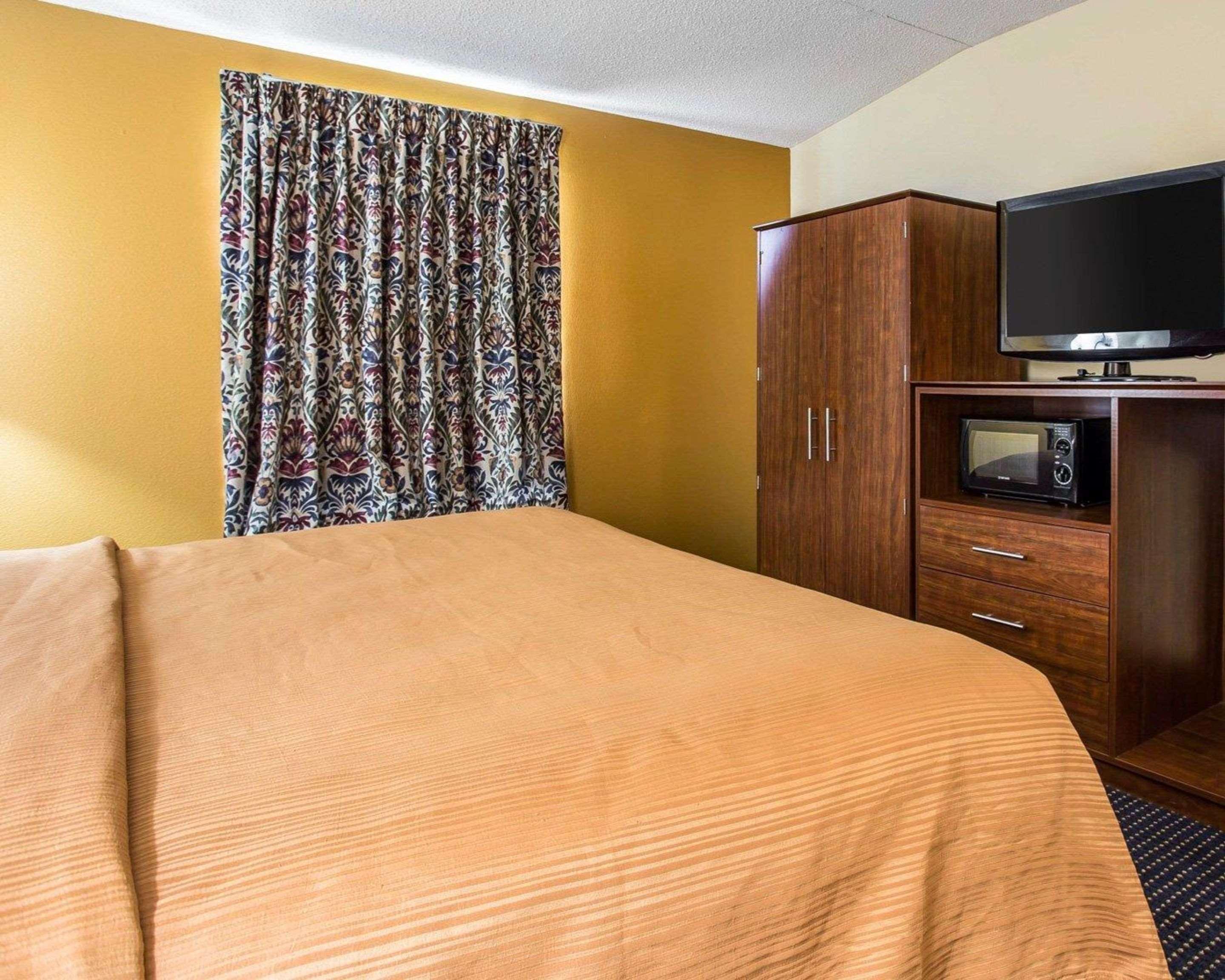 Quality Inn Mullins Marion Bagian luar foto