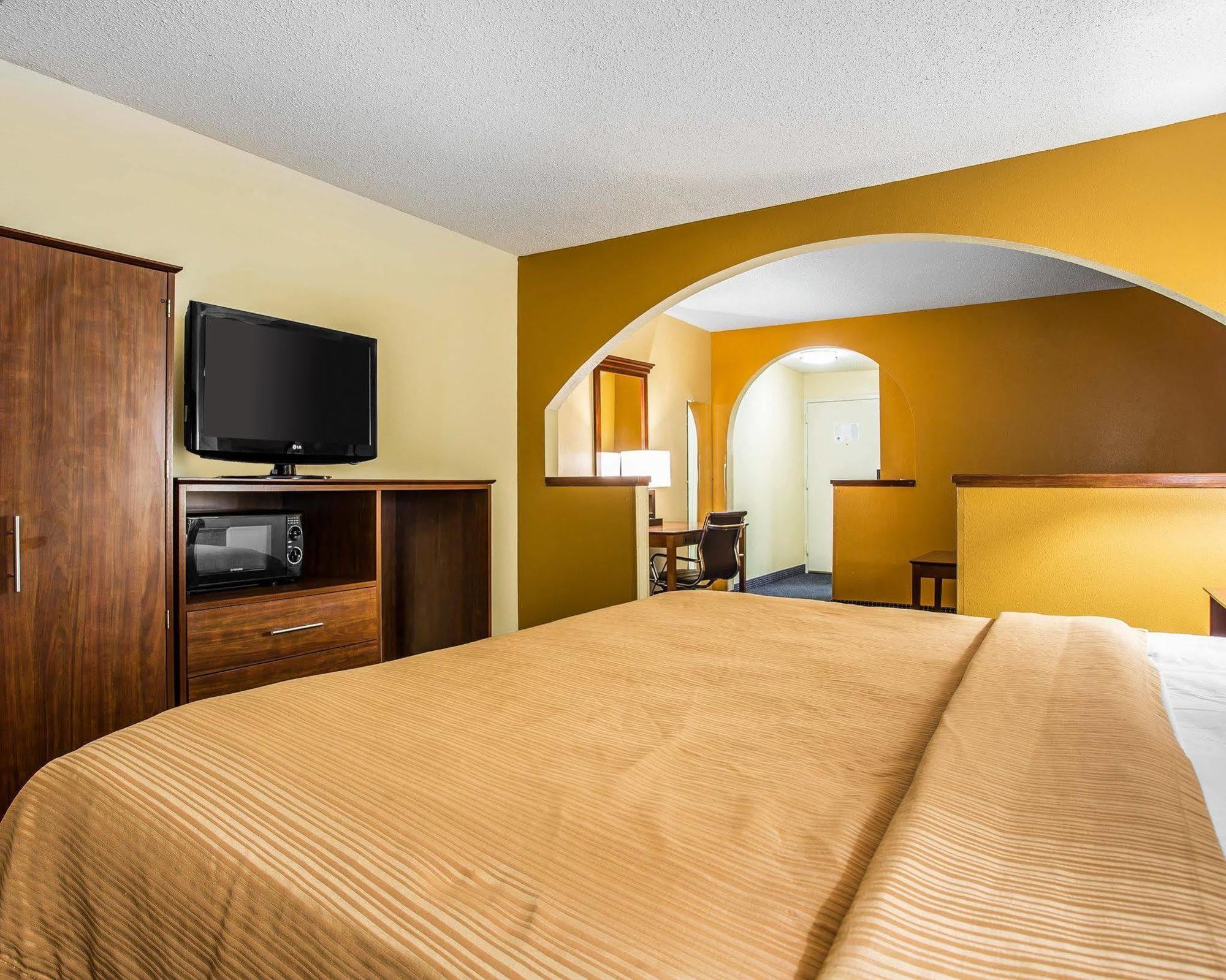 Quality Inn Mullins Marion Bagian luar foto